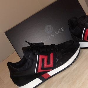 Men’s Versace shoes~ Great Condition